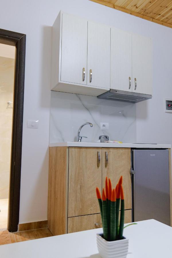 Osmani Rooms Саранде Екстериор снимка