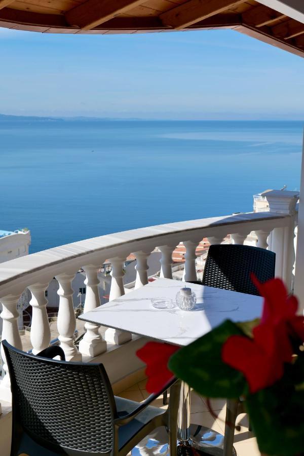 Osmani Rooms Саранде Екстериор снимка
