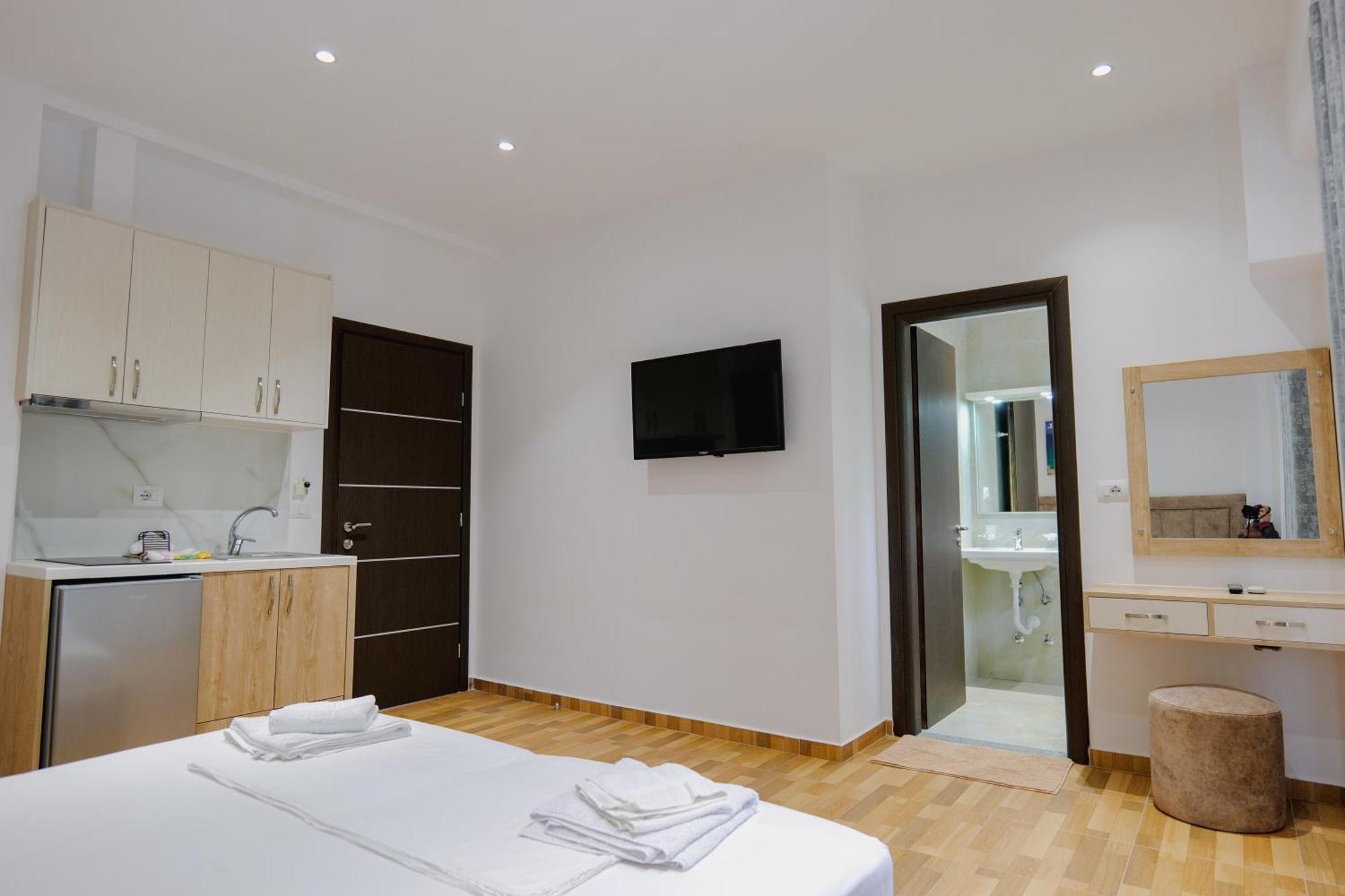 Osmani Rooms Саранде Екстериор снимка