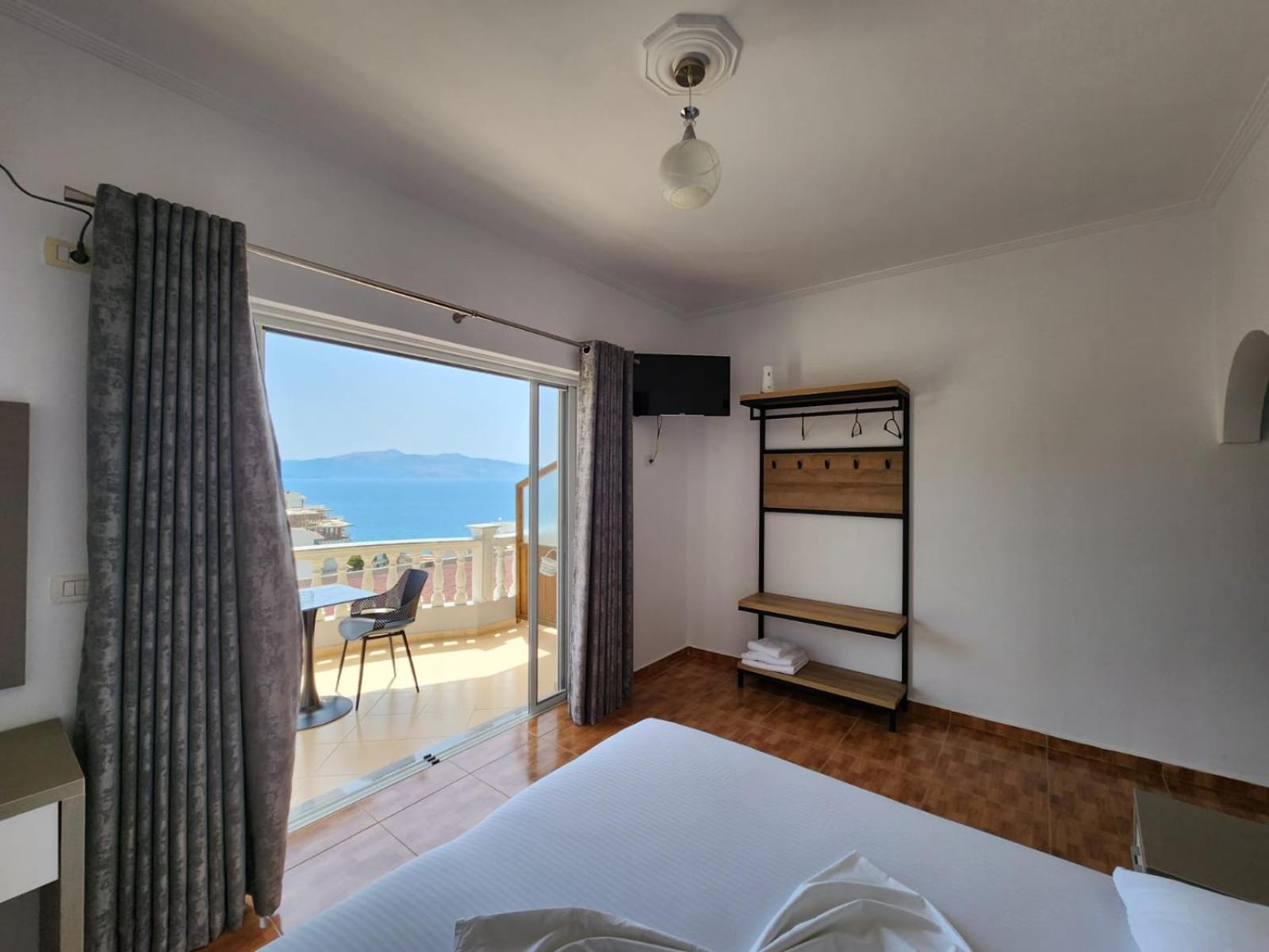 Osmani Rooms Саранде Екстериор снимка
