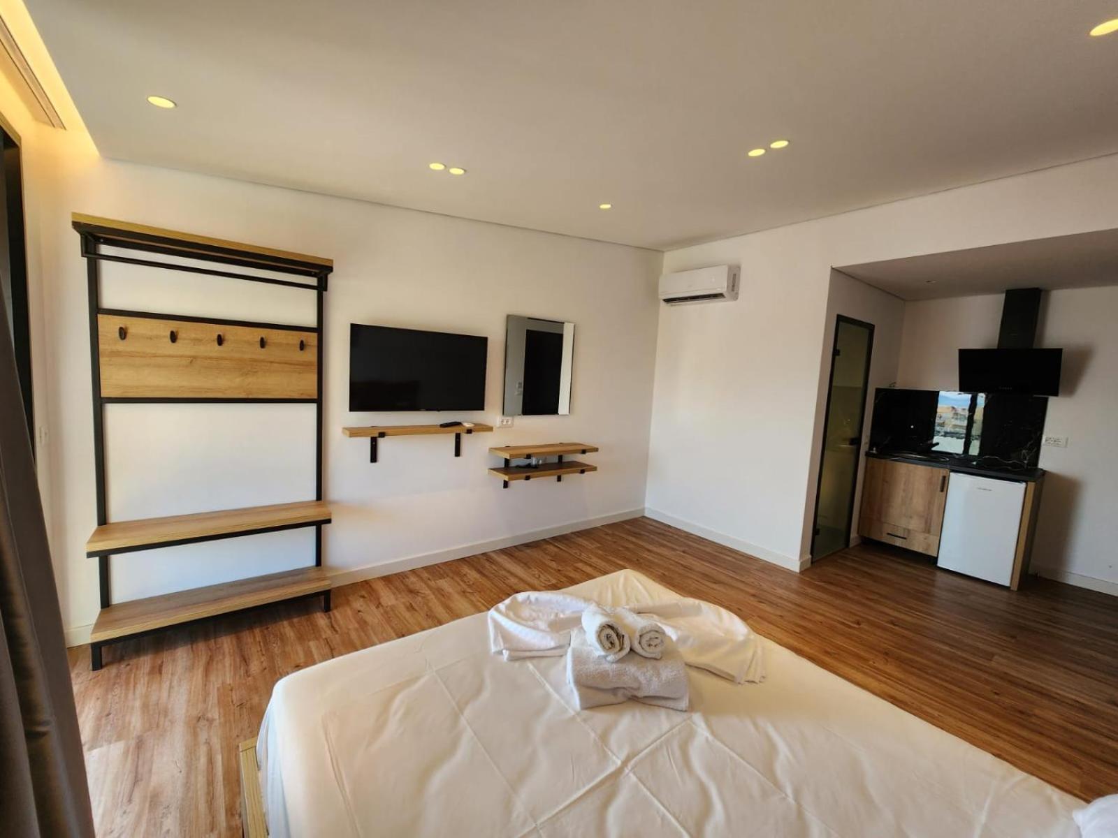 Osmani Rooms Саранде Екстериор снимка